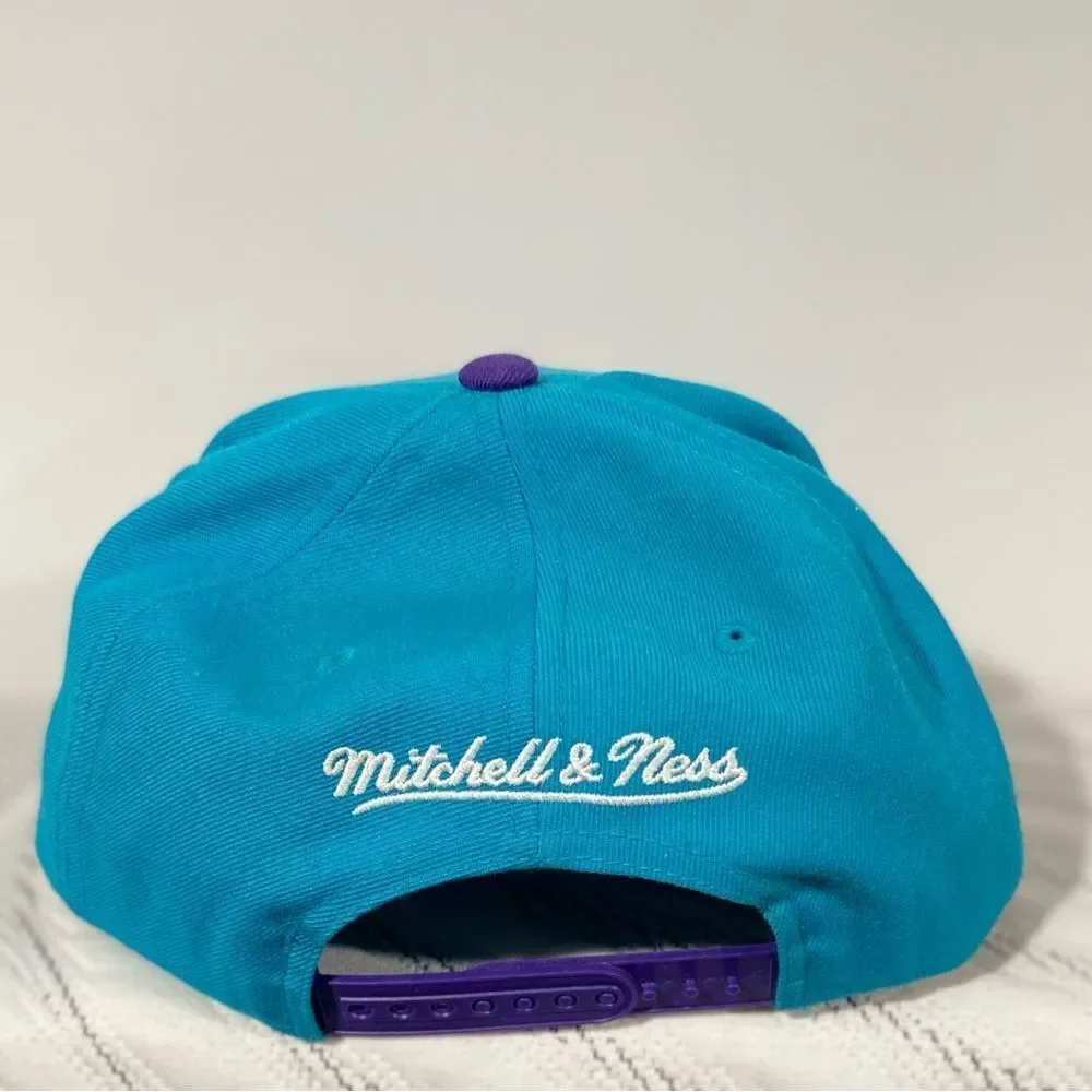Vintage Mitchell & Ness Charlotte Hornets SnapBack Hat - Picture 2 of 6